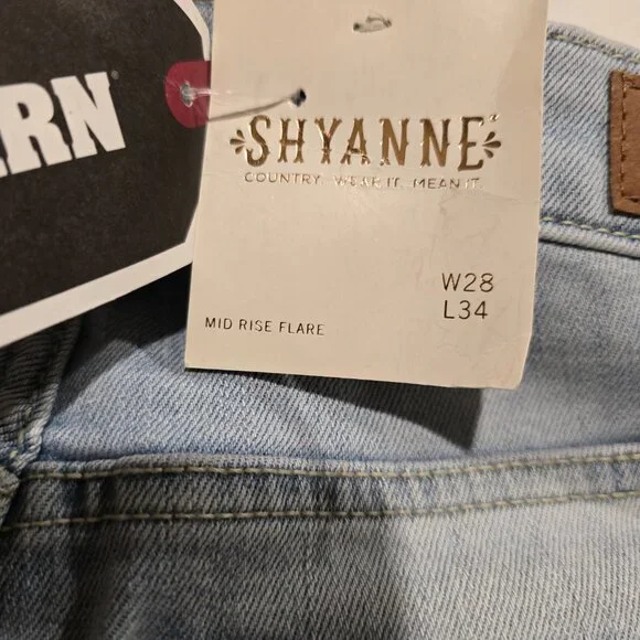 NWT Shyanne Country Wear Mid Rise Flare Distressed Jeans 28 Regular x 34 Long - Picture 15 of 16